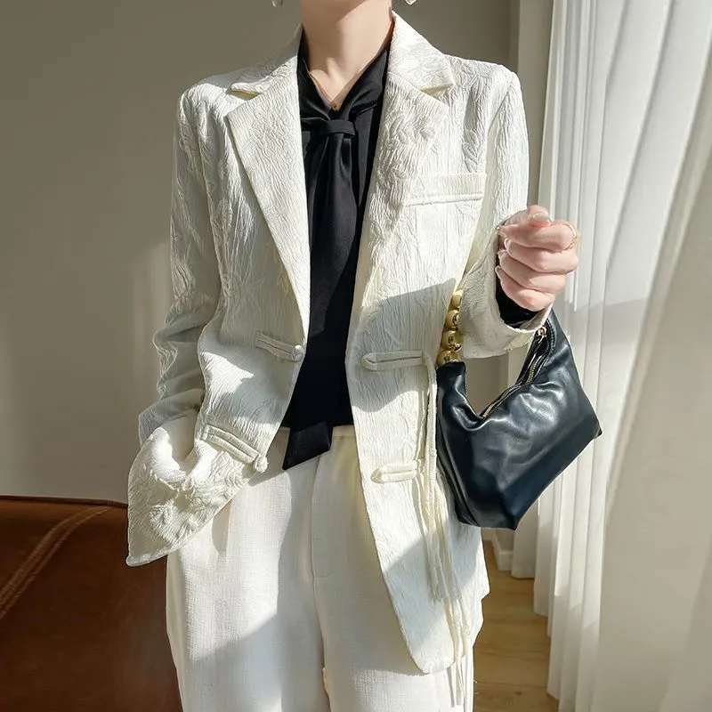 Women'S Formal Wear Jackets - Damska biała teksturowana marynarka z klapami,