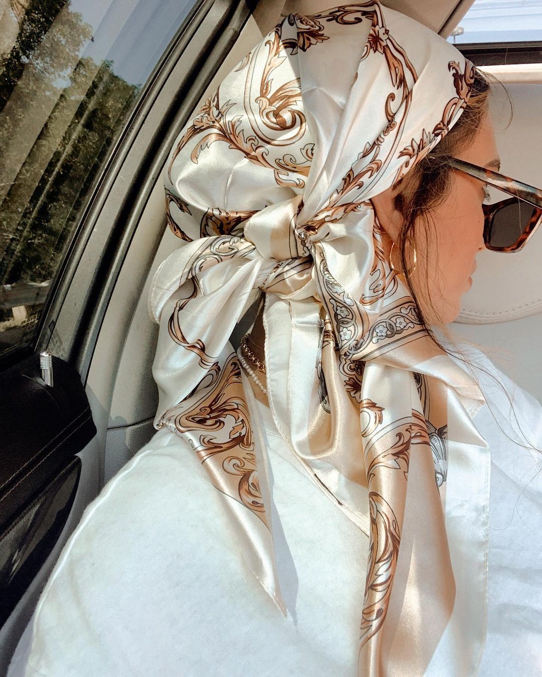 Satynowy kwadratowy szalik dam – Scarf Silk Neck recenzja i cena