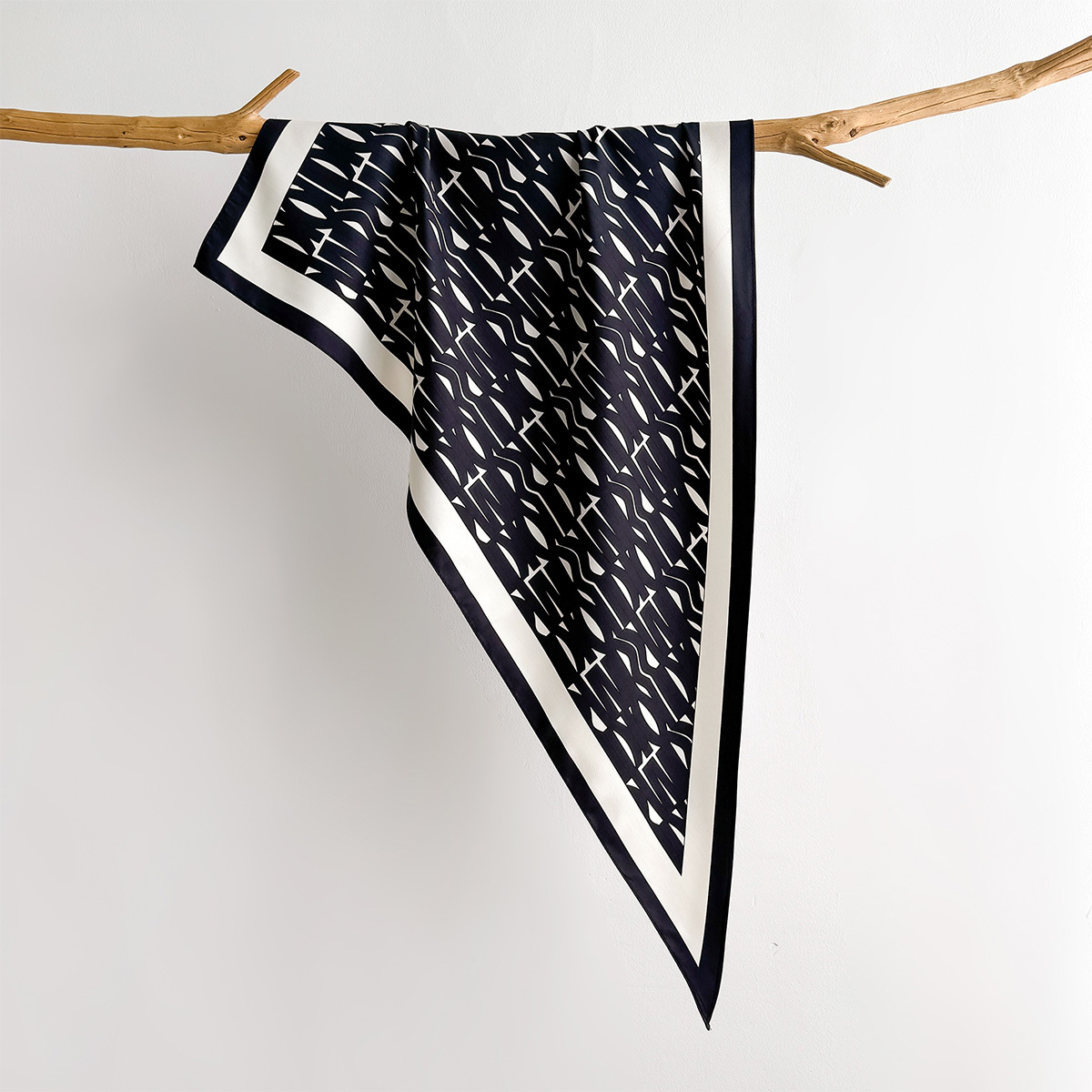 Wiosenna kwadratowa chusta z n – Scarf Silk Neck recenzja i cena